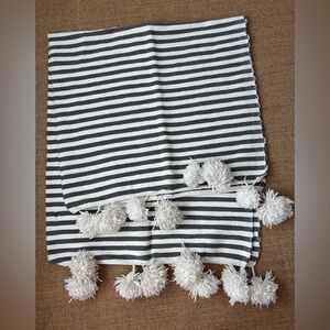 Handwoven Moroccan Soft Blanket with Pom Poms and Tassels - Boho
Throw Blanket